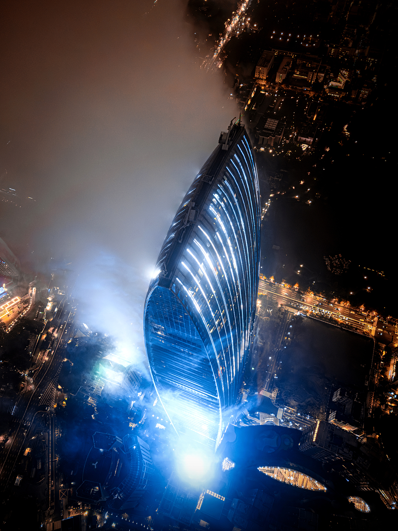 平流雾下的城市