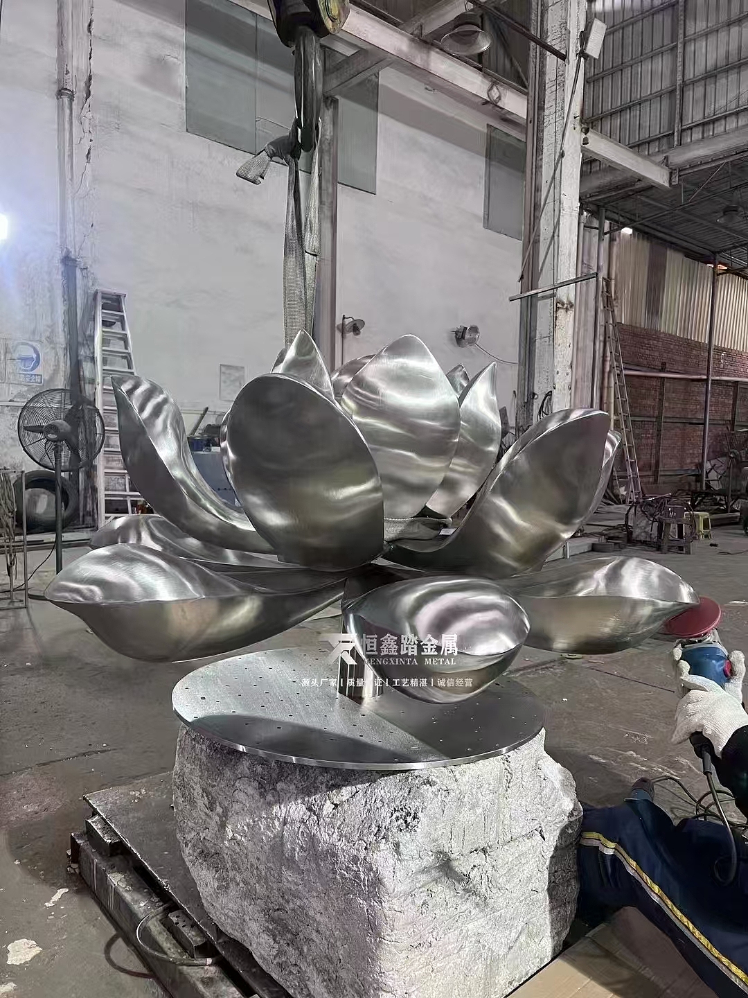 不锈钢花朵雕塑