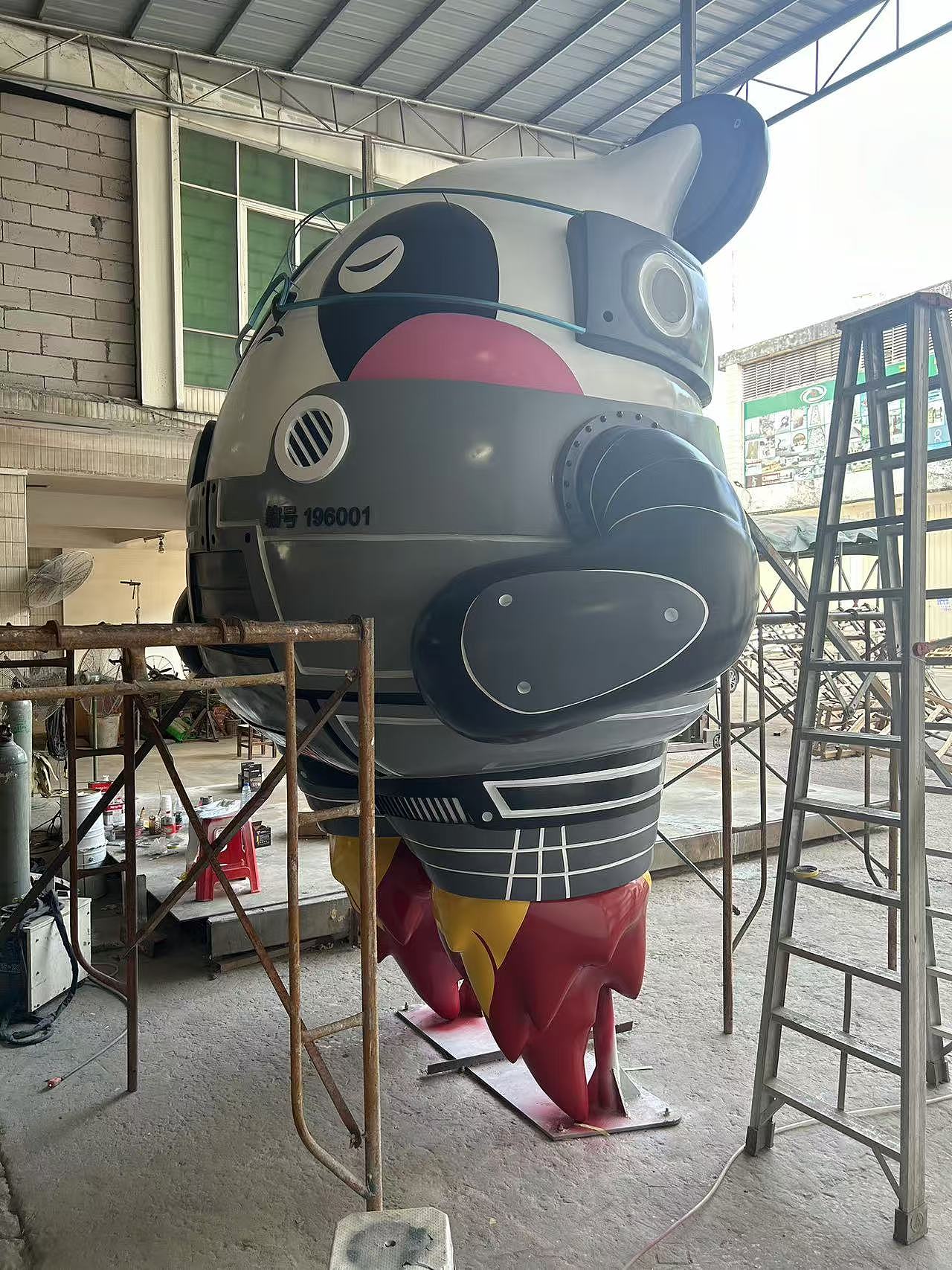 不锈钢大熊猫雕塑