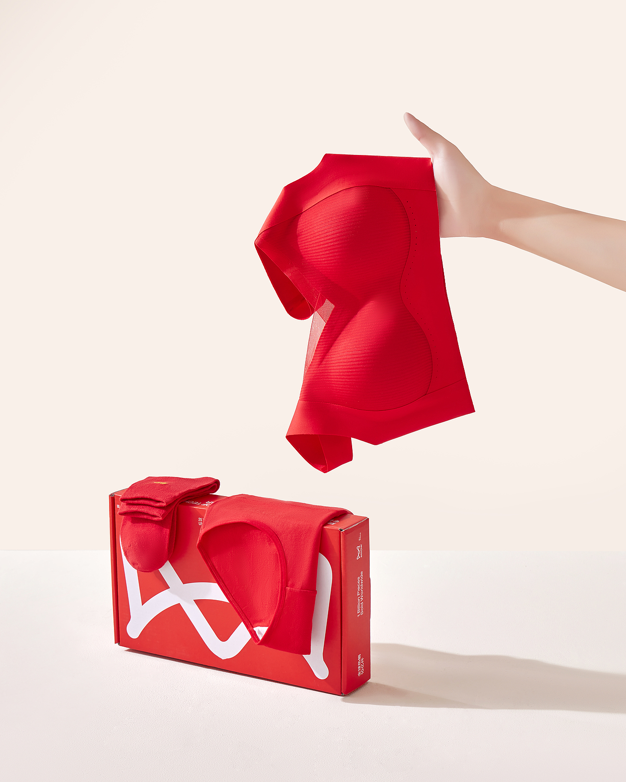 紅品內(nèi)衣創(chuàng)意拍攝-2（圖ZMzgxMzc4NzA0） - 產(chǎn)品攝影 - 站酷設(shè)計師攝影師啊兵原創(chuàng)素材 - 站酷ZCOOL