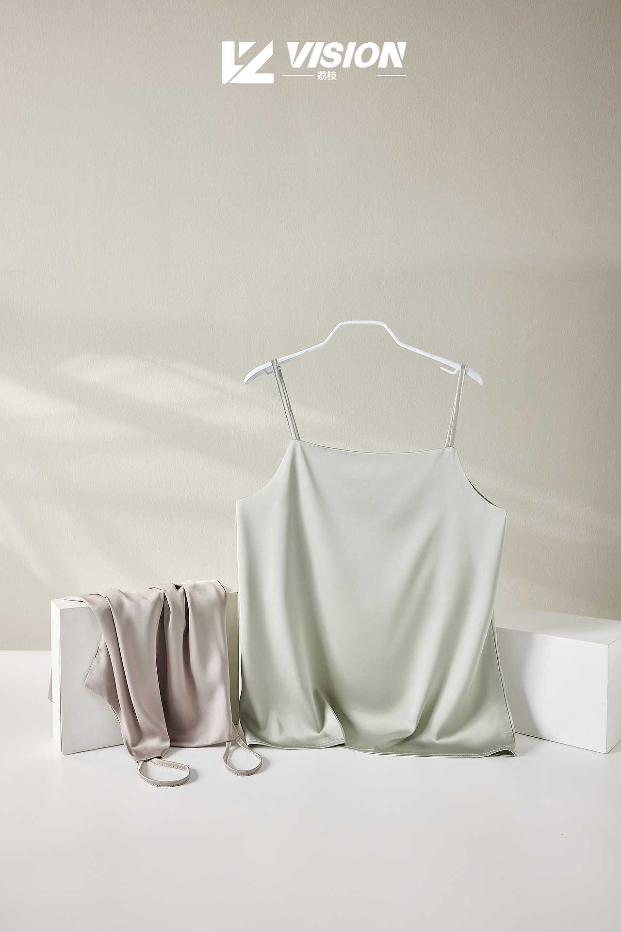 丝绸吊带-一点清凉感