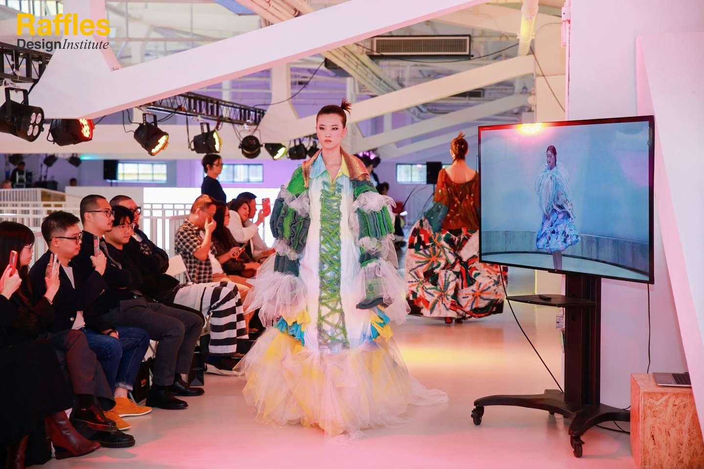 2024莱佛士时装秀暨毕业典礼精彩回顾！（图ZMTQ5NjIwMDA=） - 资讯 - 站酷设计师莱佛士设计学院原创素材 - 站酷ZCOOL