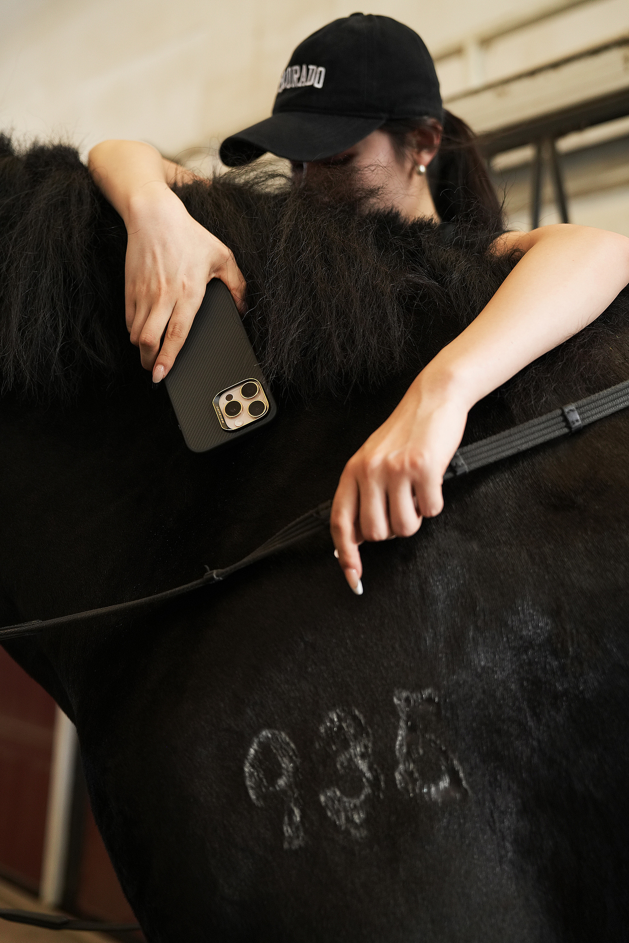 马场iphone16手机壳拍摄（图ZMzgxNTQyOTAw） - 产品摄影 - 站酷设计师韋韋韋維斯原创素材 - 站酷ZCOOL