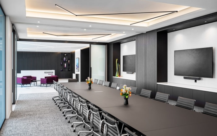 办公室体现了精致的优雅 拥有简洁的线条和一丝不苟的细节