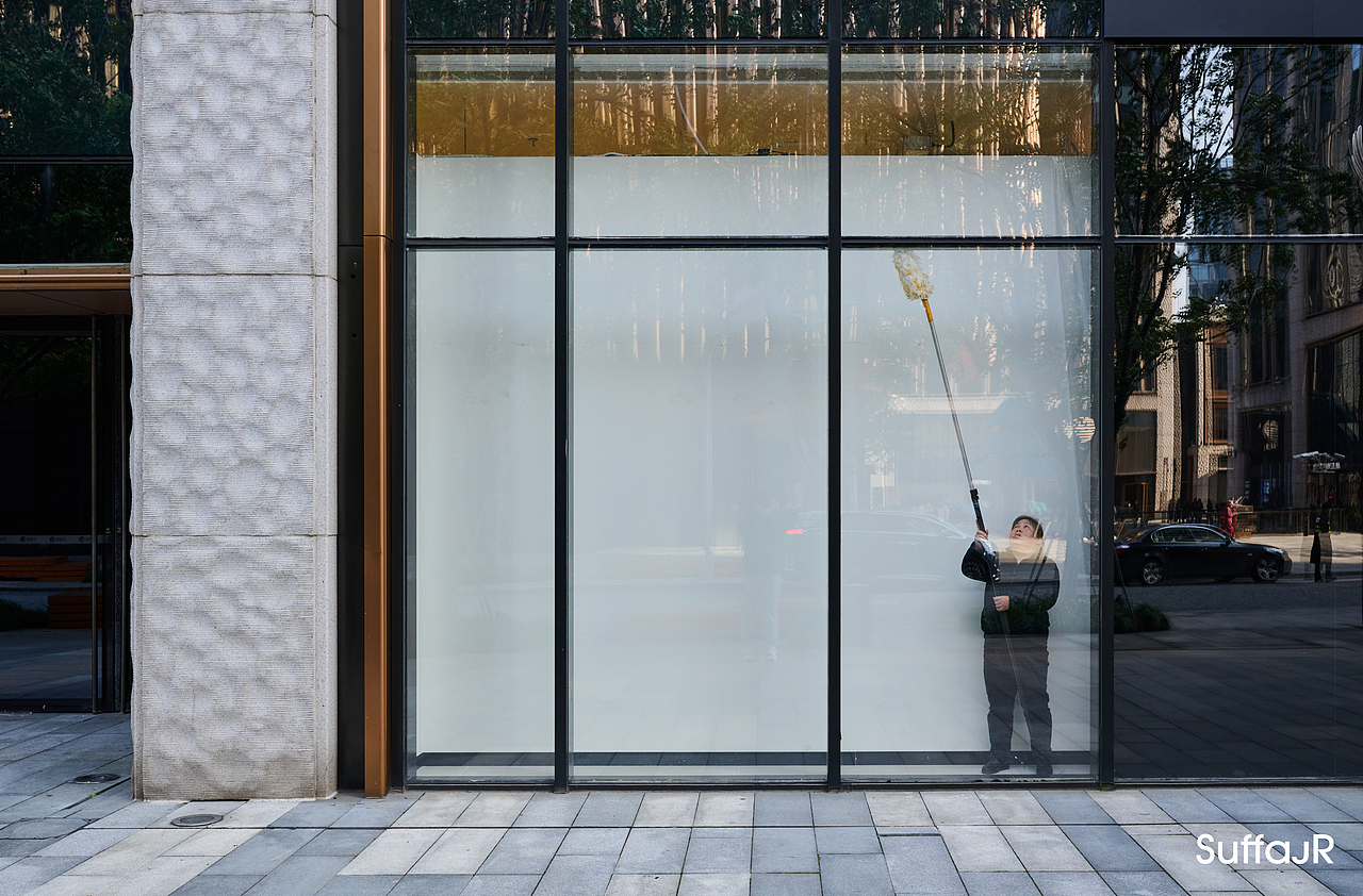 上海街头摄影20241126（图ZMzgxODI4MzA0） - 人文/纪实摄影 - 站酷设计师朱尼尔沙发SUFFA原创素材 - 站酷ZCOOL