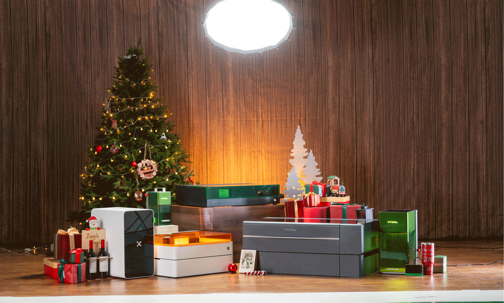 xTool 产品全家福和M1 Ultra 圣诞视觉（图ZMzgxODczMzQ4） - 产品摄影 - 站酷设计师linklin2010原创素材 - 站酷ZCOOL