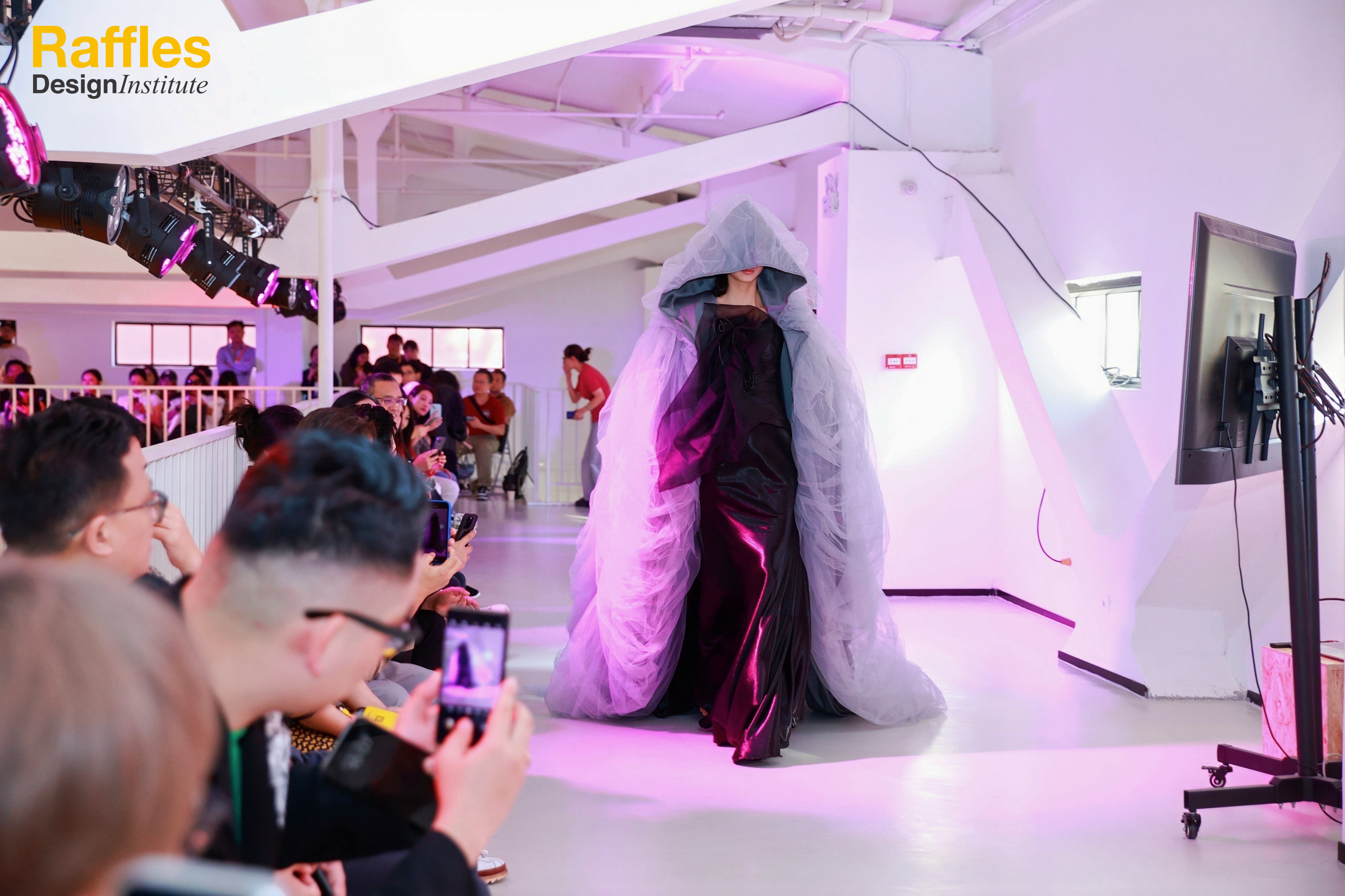 2024莱佛士时装秀作品：时尚与创意的完美碰撞（图ZMTQ5NzA1MDA=） - 资讯 - 站酷设计师莱佛士设计学院原创素材 - 站酷ZCOOL