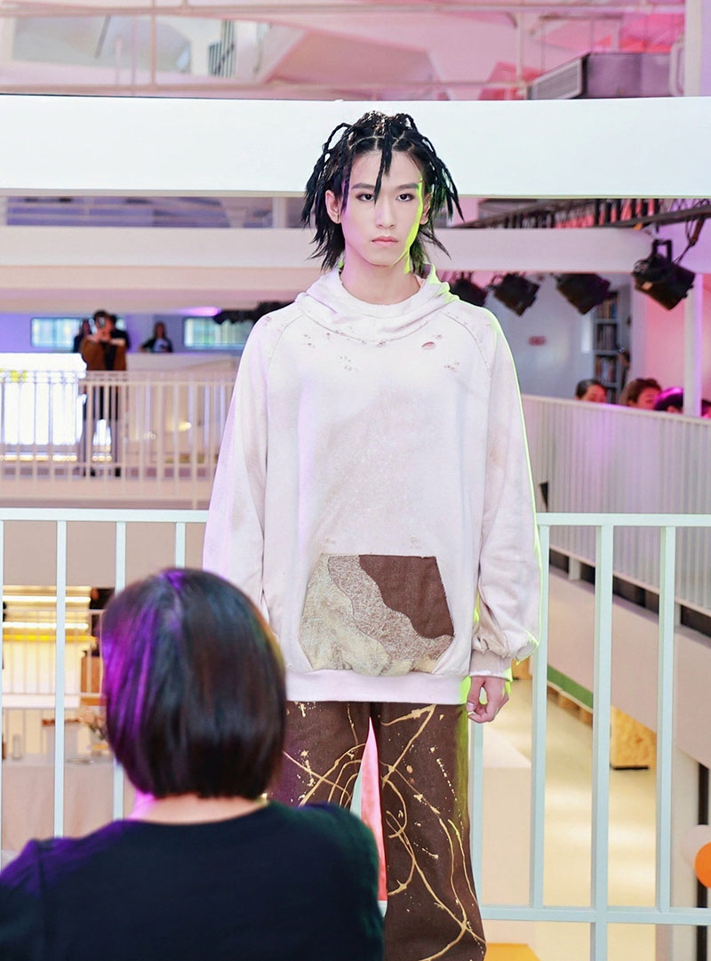 2024莱佛士时装秀作品：时尚与创意的完美碰撞（图ZMTQ5NzA1MTI=） - 资讯 - 站酷设计师莱佛士设计学院原创素材 - 站酷ZCOOL