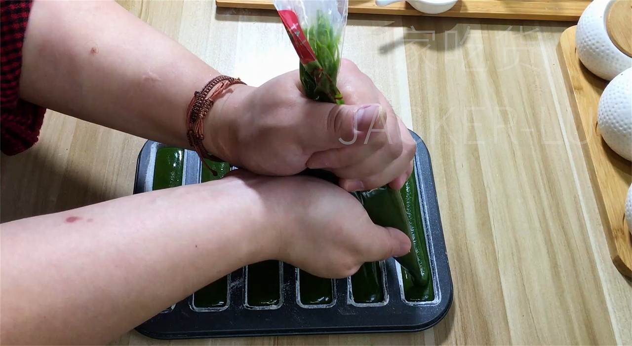 抹茶巧克力脆壳雪茄棒,清新与甜蜜完美融合,味蕾盛宴