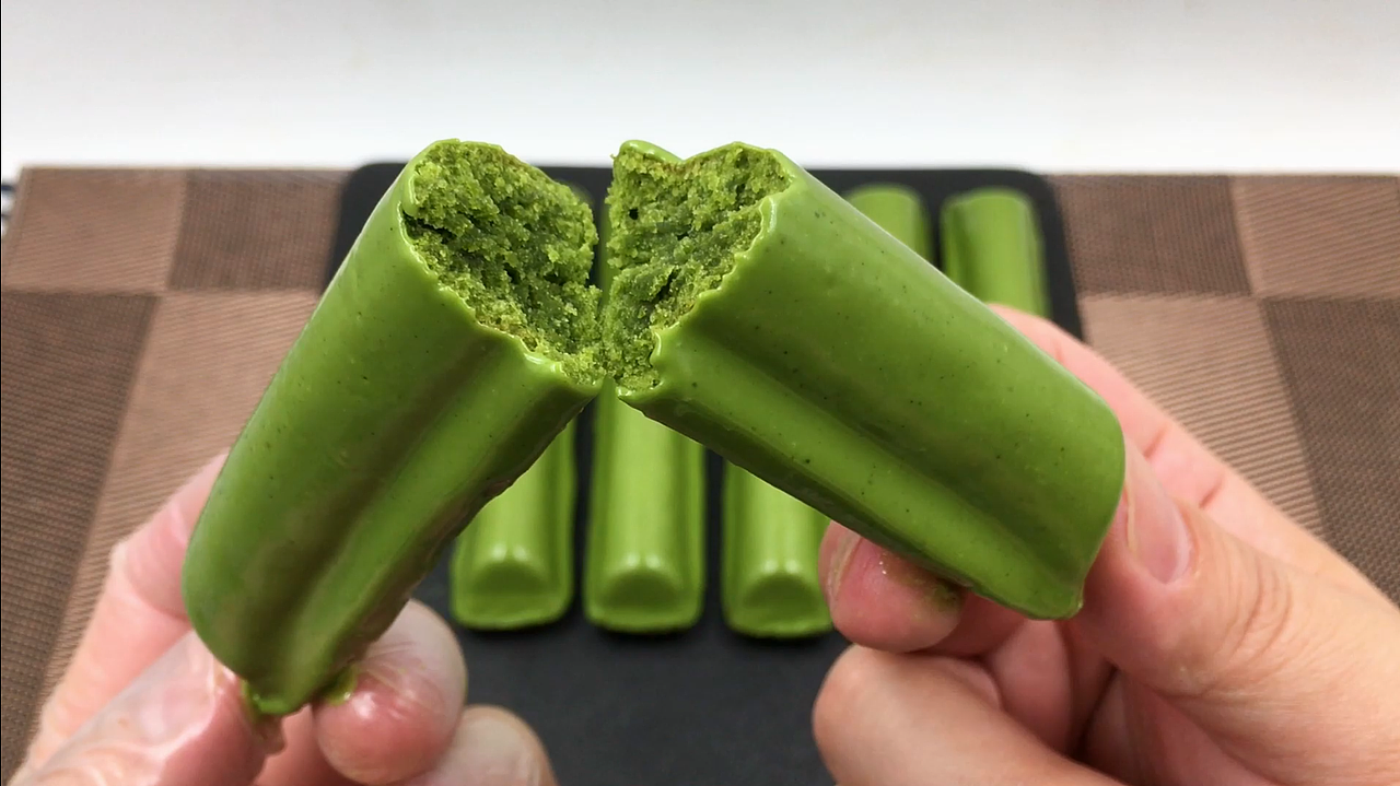 抹茶巧克力脆壳雪茄棒,清新与甜蜜完美融合,味蕾盛宴