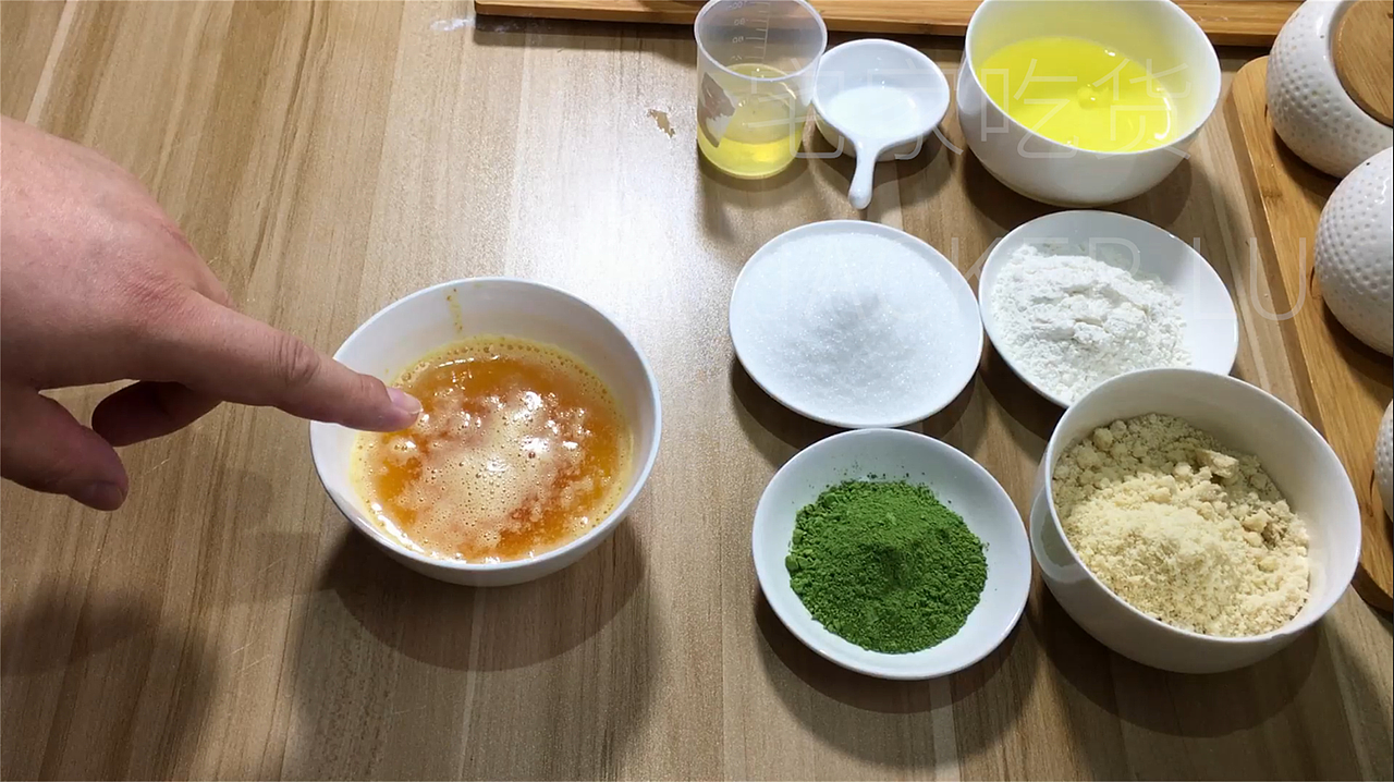 抹茶巧克力脆壳雪茄棒,清新与甜蜜完美融合,味蕾盛宴