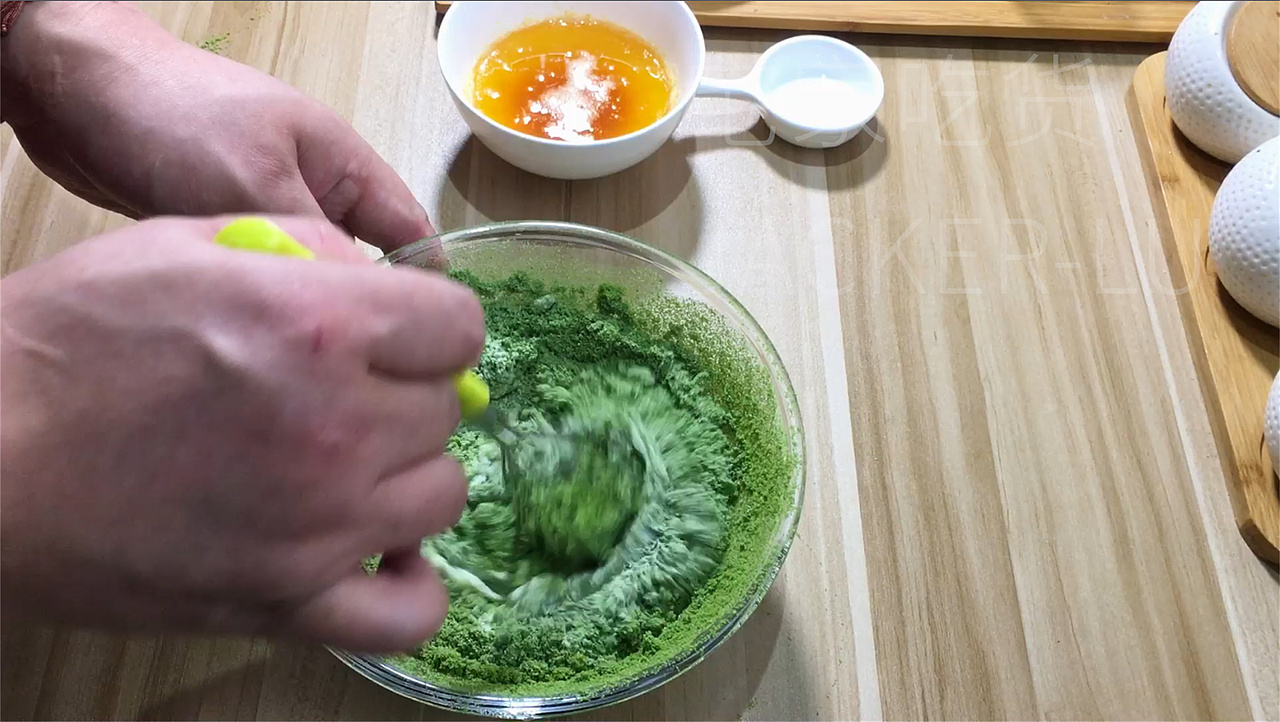 抹茶巧克力脆壳雪茄棒,清新与甜蜜完美融合,味蕾盛宴