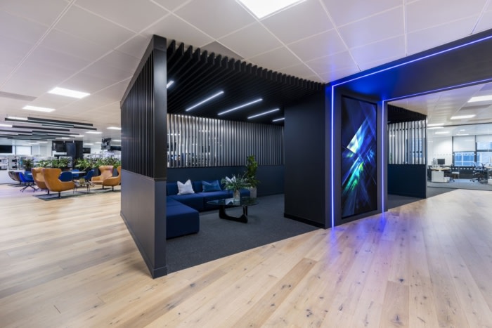 办公室装修方案：宽敞的开放式布局促进了协作和交流