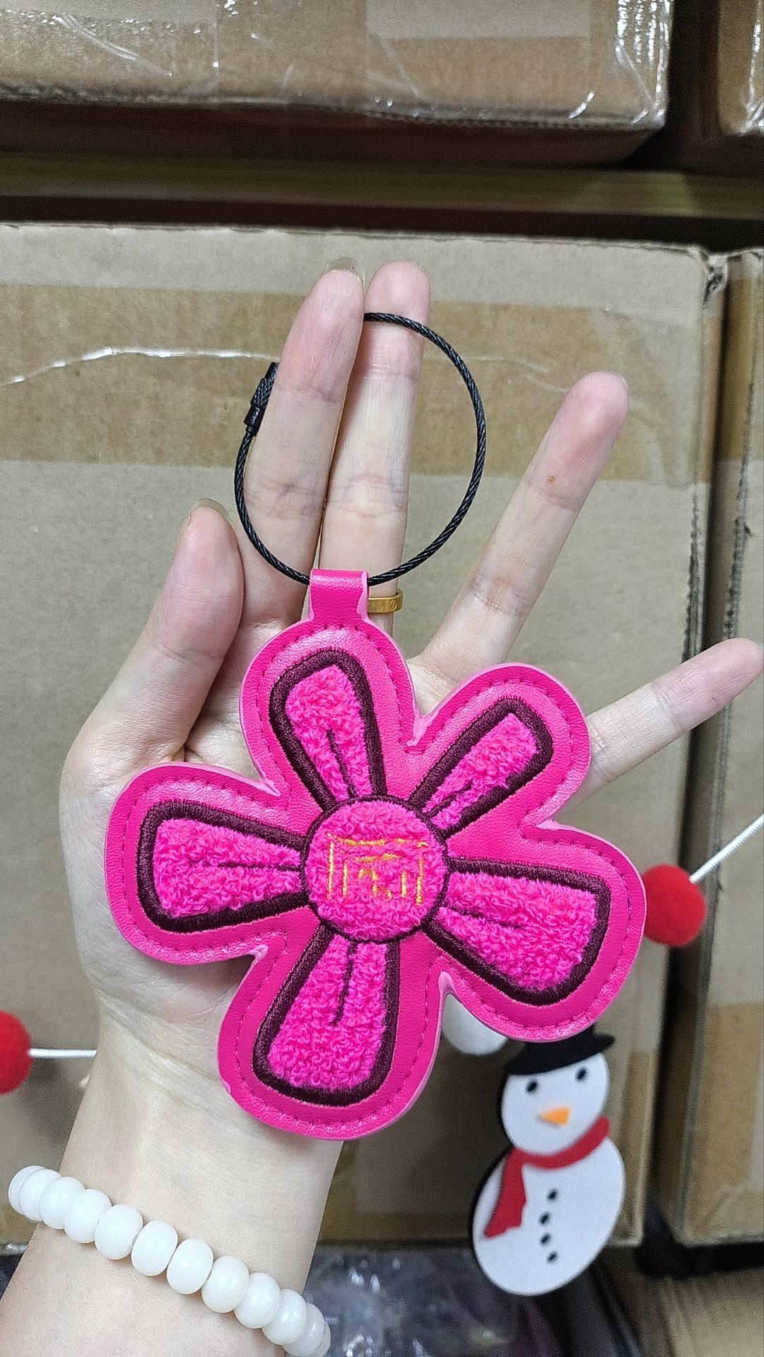 小花采用毛巾绣+车缝工艺