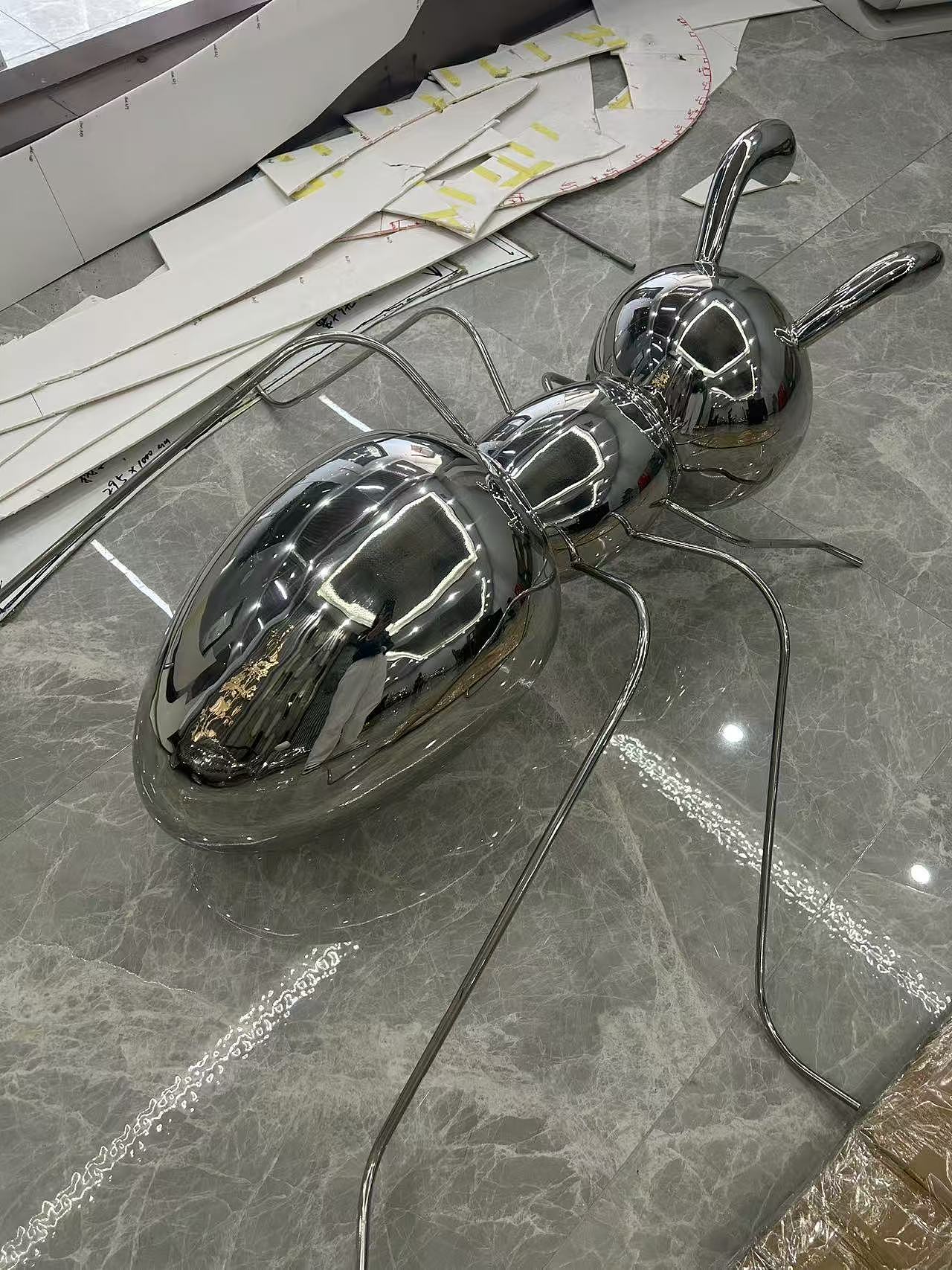 不锈钢大蚂蚁雕塑