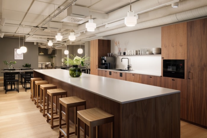 设计通过将工作空间与共享设施无缝融合来优先考虑用户体验