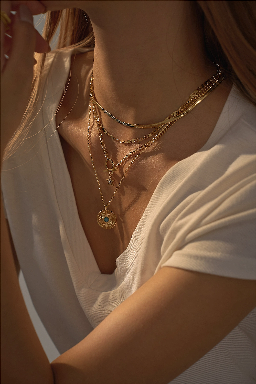 浦江项链模特拍摄,外模亚马逊风格自然风拍摄图片