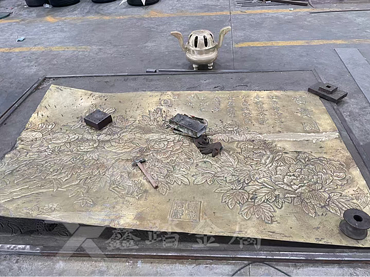 手工镌刻黄铜浮雕壁画 锻铜浮雕牡丹花背景墙壁画