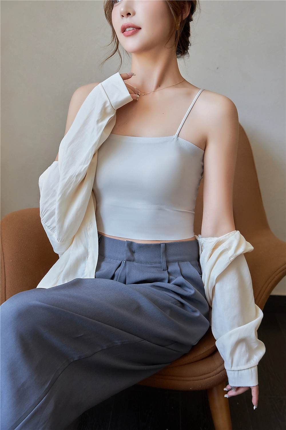 东阳吊带拍照,2025春款吊带室内模特实景拍摄