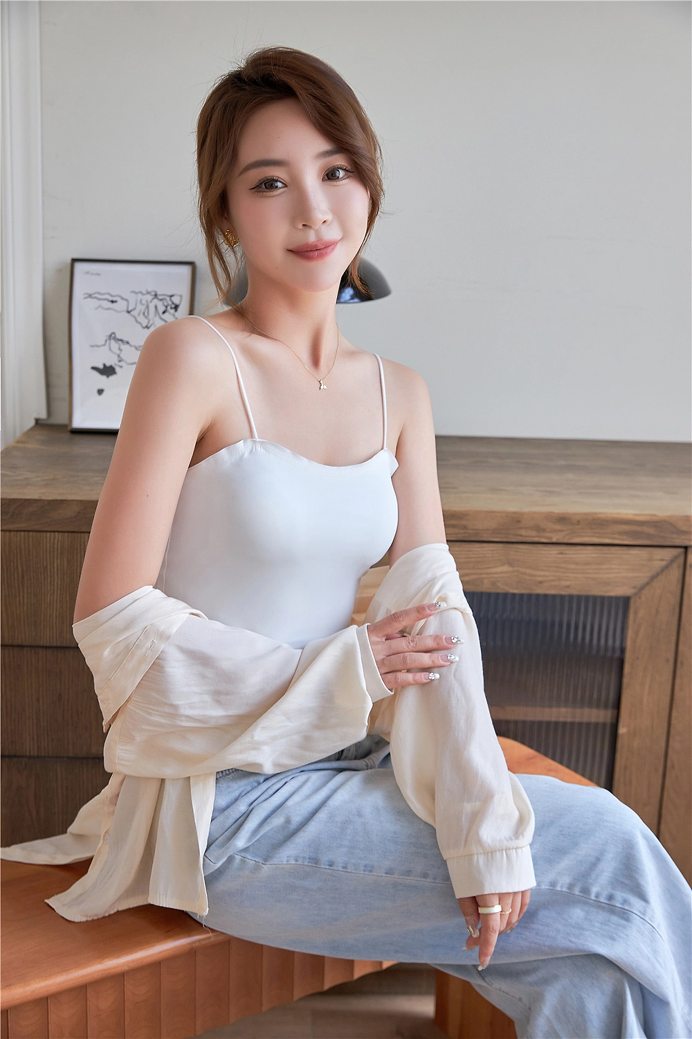 东阳吊带拍照,2025春款吊带室内模特实景拍摄