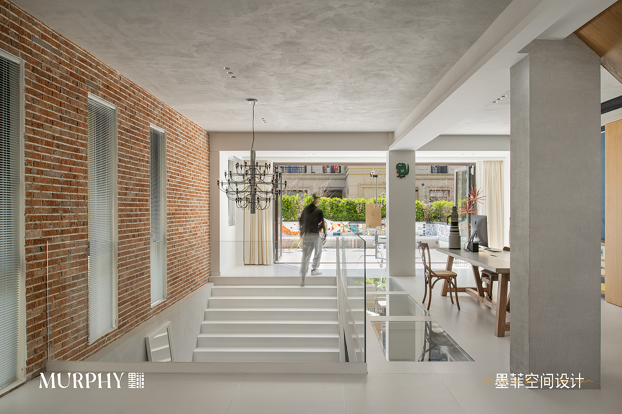 △屋主从负一层到一楼