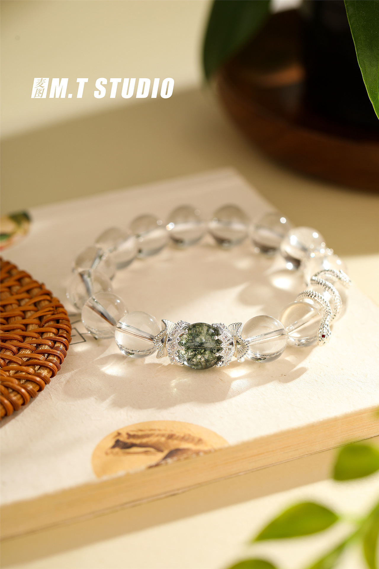 中古风手串水晶饰品手链饰品（图ZMzgyMzM1OTM2） - 产品摄影 - 站酷设计师麦图商业摄影原创素材 - 站酷ZCOOL