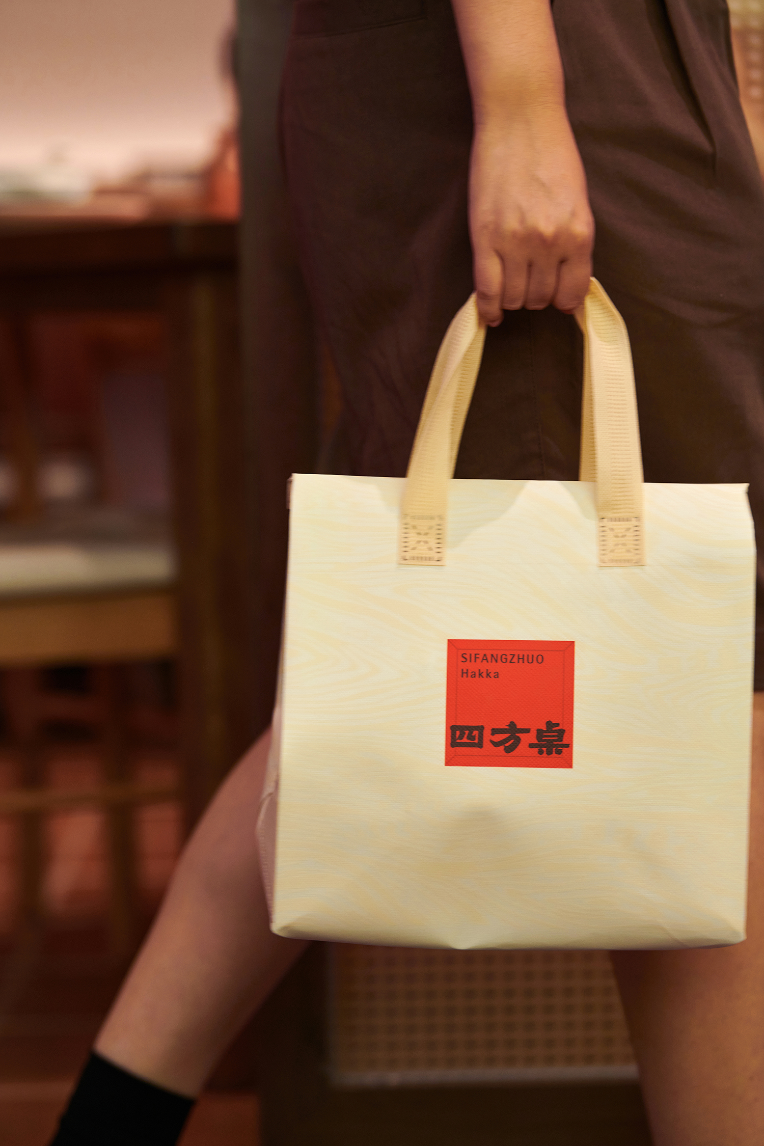 四方桌 | 价格内卷、消费降级，品牌还能向上突围吗？（图ZMTQ5Nzc5Mjg=） - 教程 - 站酷设计师容品牌原创素材 - 站酷ZCOOL