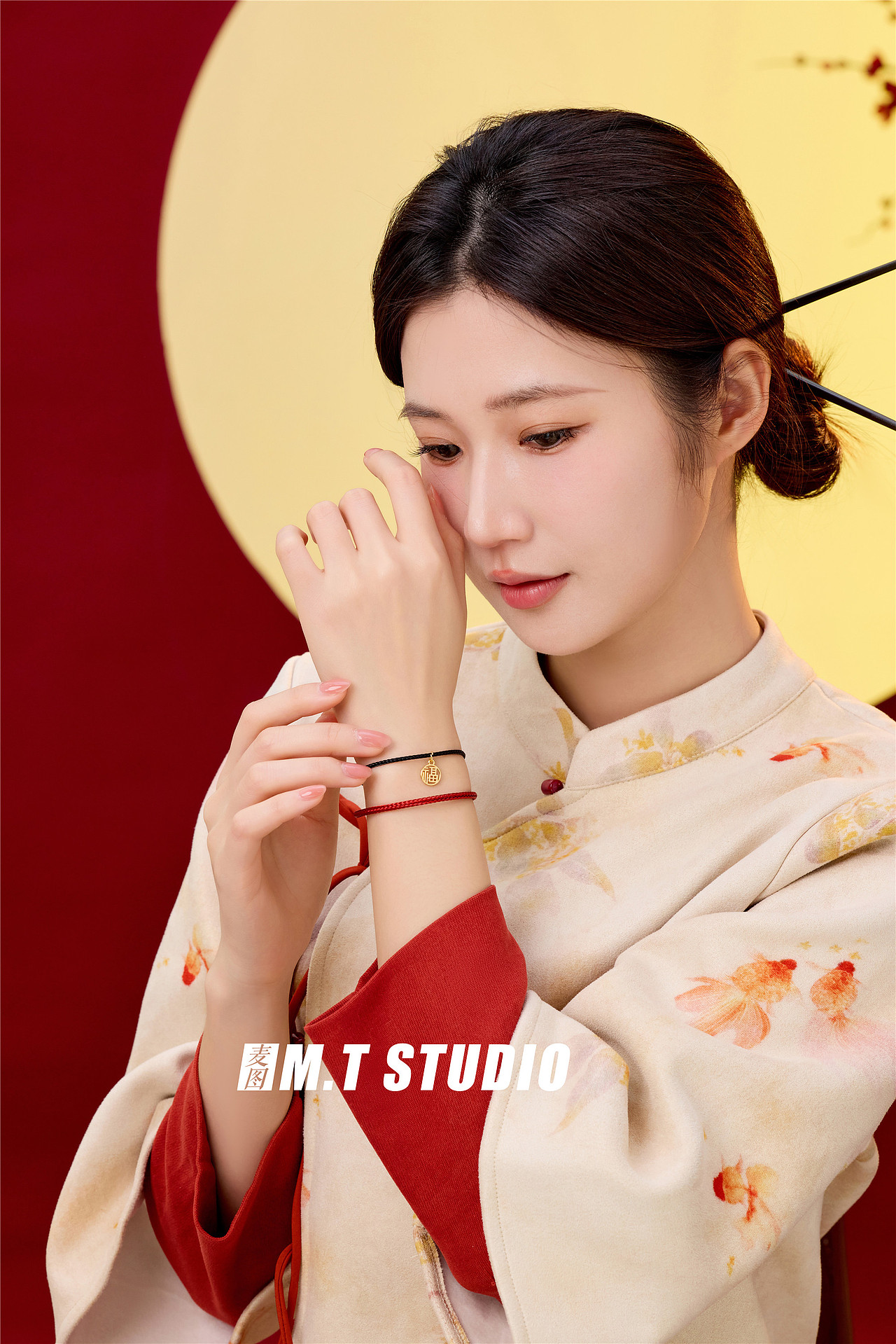 朱砂饰品 朱砂手链模特拍摄 喜庆朱砂首饰饰品模特拍照