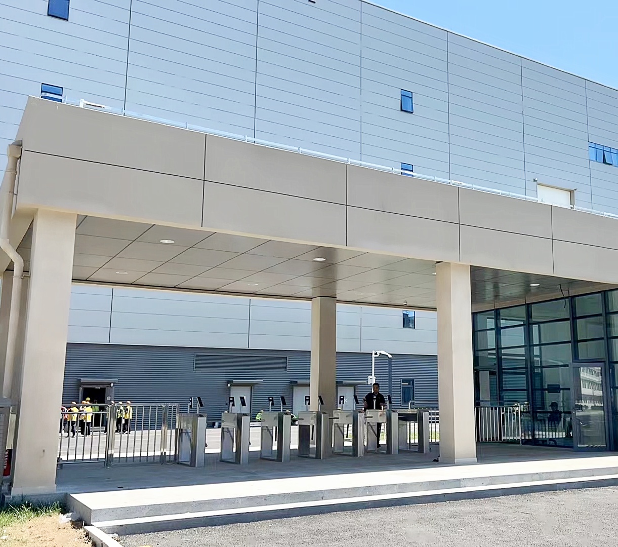 门禁闸机实现工厂出入口智能化管理解决方案