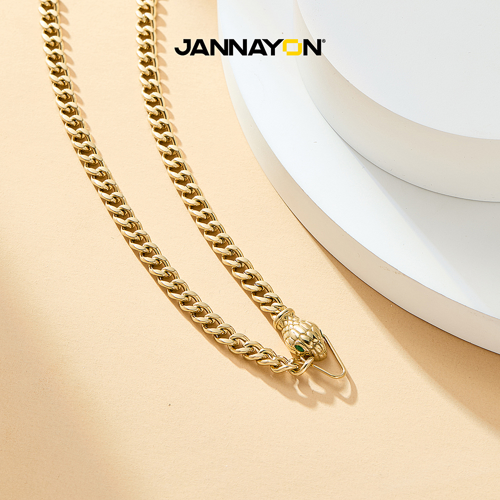 珠宝摄影 | 女士蛇年个性项链饰品配件类静物拍摄（图ZMzgyNDg1ODUy） - 产品摄影 - 站酷设计师摄影师筷子原创素材 - 站酷ZCOOL