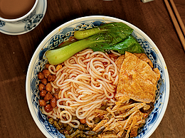 ciliuciliu-螺蛳粉，乡愁香臭