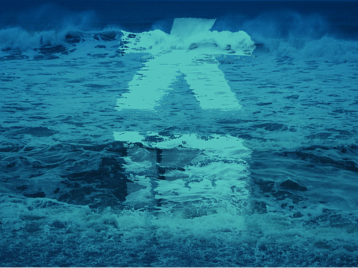 波涛汹涌的大海像极了今天的心情