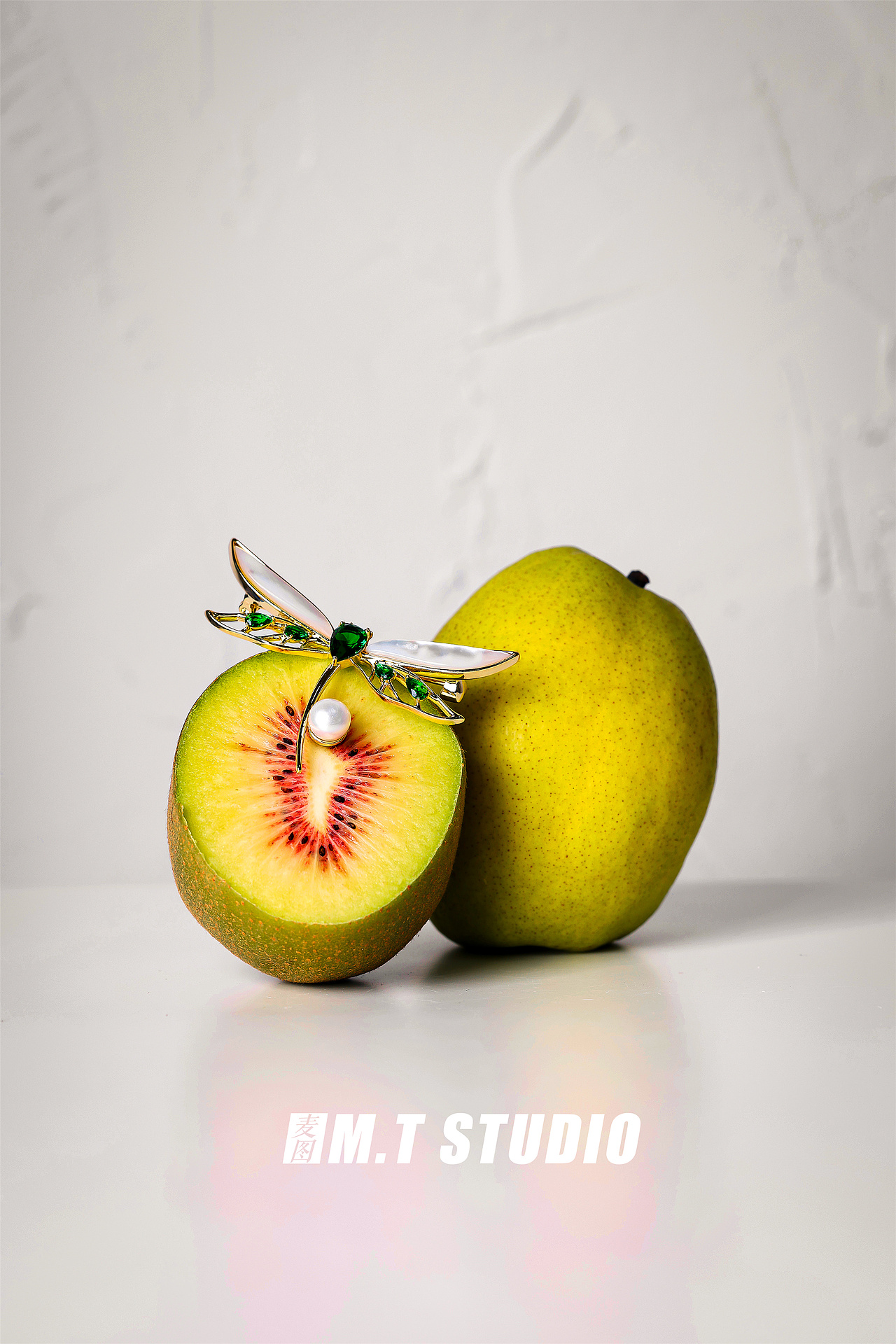 珠宝饰品|静物创意拍摄饰品静物拍照 创意定制饰品摄影（图ZMzgyNjI1Mzk2） - 产品摄影 - 站酷设计师义乌麦图摄影官网原创素材 - 站酷ZCOOL