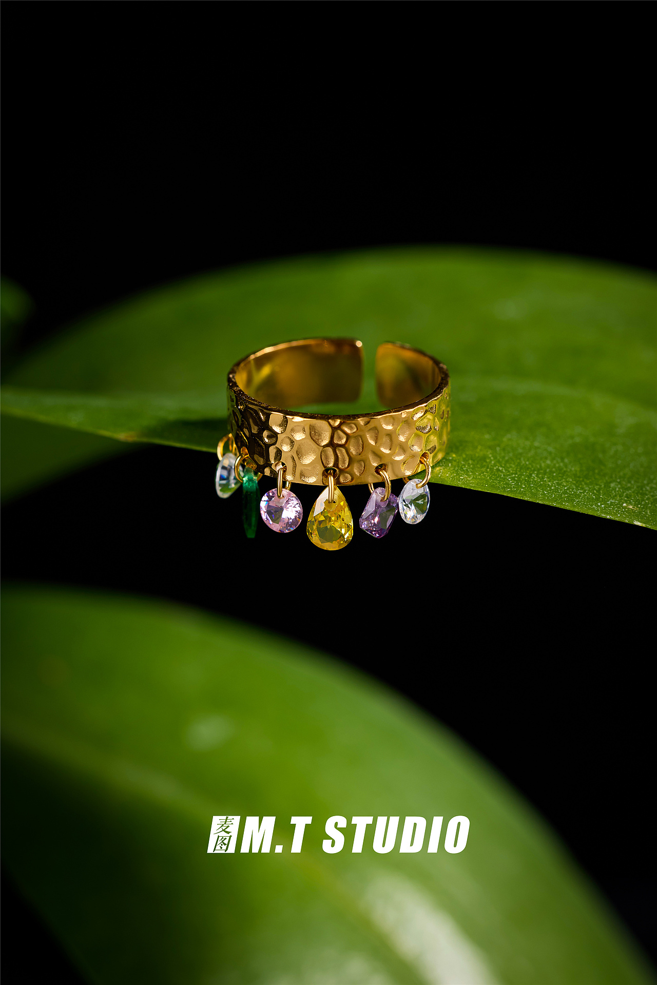 珠宝饰品|静物创意拍摄饰品静物拍照 创意定制饰品摄影（图ZMzgyNjI1Mzgw） - 产品摄影 - 站酷设计师义乌麦图摄影官网原创素材 - 站酷ZCOOL