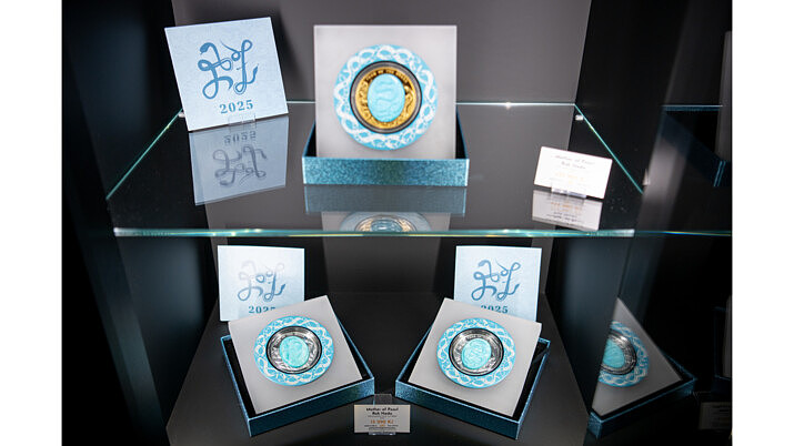 巳巳如意 蛇来运转-2025年蛇年纪念币设计（图ZMzgyNjM1MzY0） - 其他平面 - 站酷设计师圆周绿原创素材 - 站酷ZCOOL