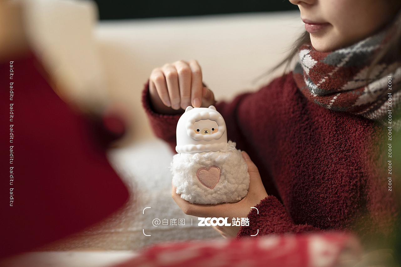 随手拍丨羊驼暖手宝（图ZMzgyODExMDQ0） - 产品摄影 - 站酷设计师白底图原创素材 - 站酷ZCOOL