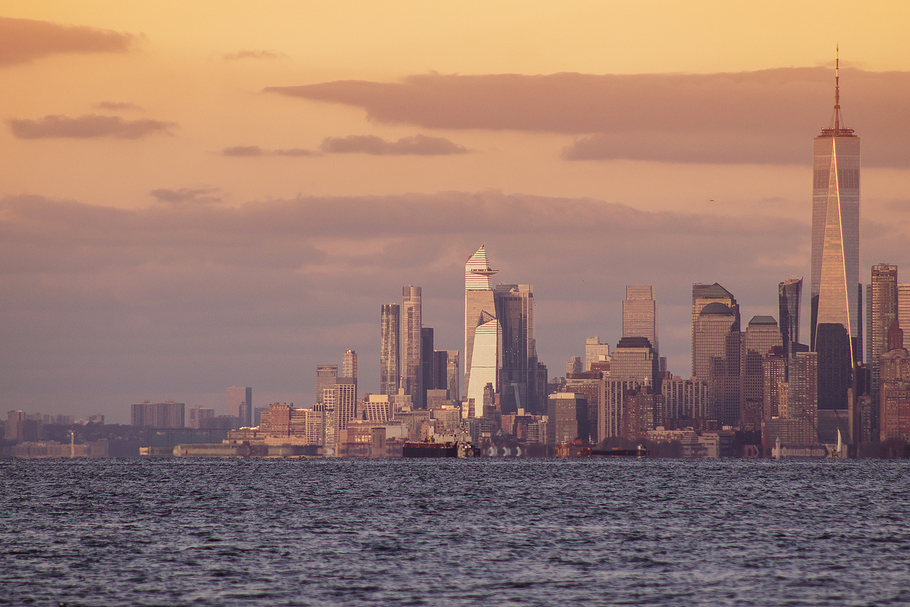 黄昏下的曼哈顿世贸中心天际线