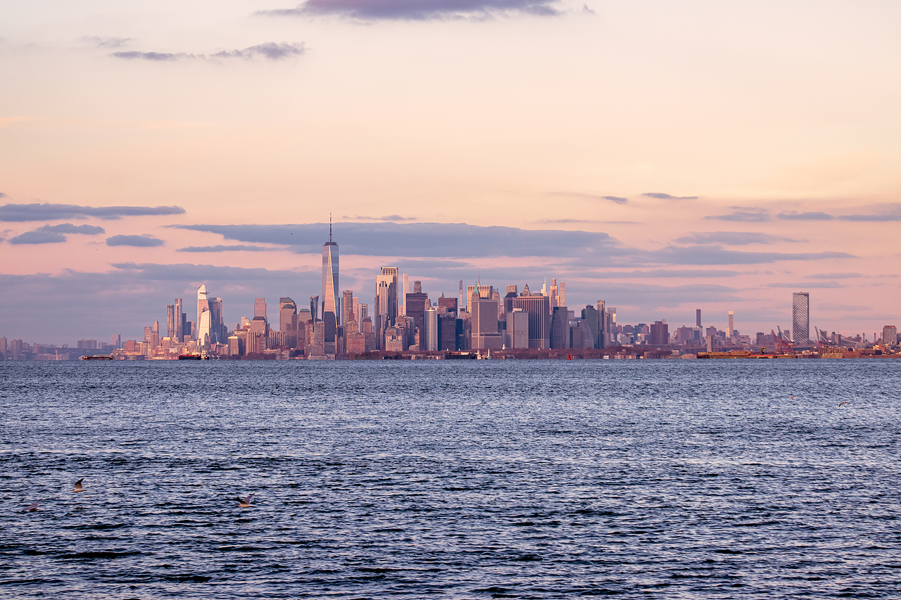 黄昏下的曼哈顿世贸中心天际线