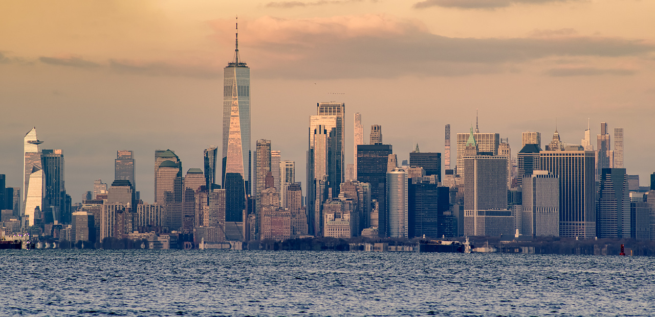 黄昏下的曼哈顿世贸中心天际线