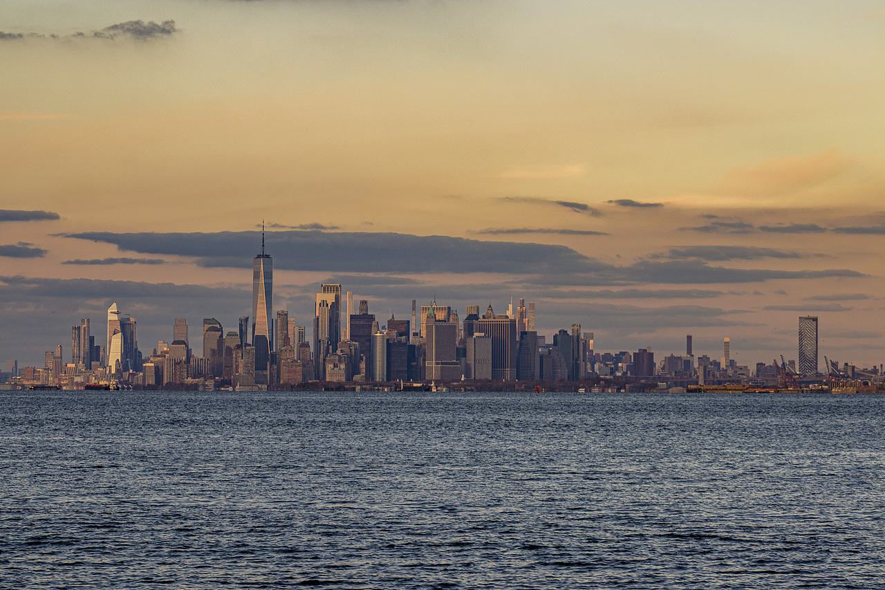 黄昏下的曼哈顿世贸中心天际线