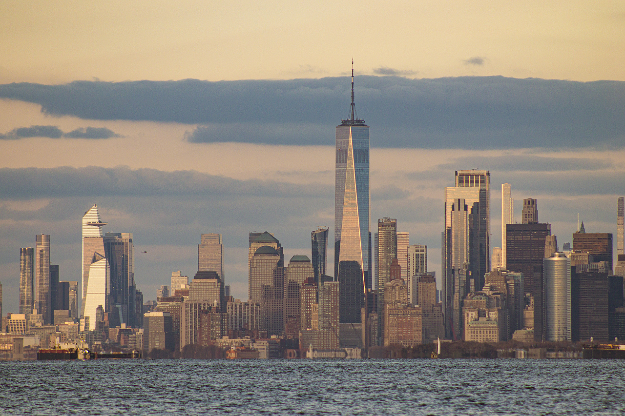 黄昏下的曼哈顿世贸中心天际线