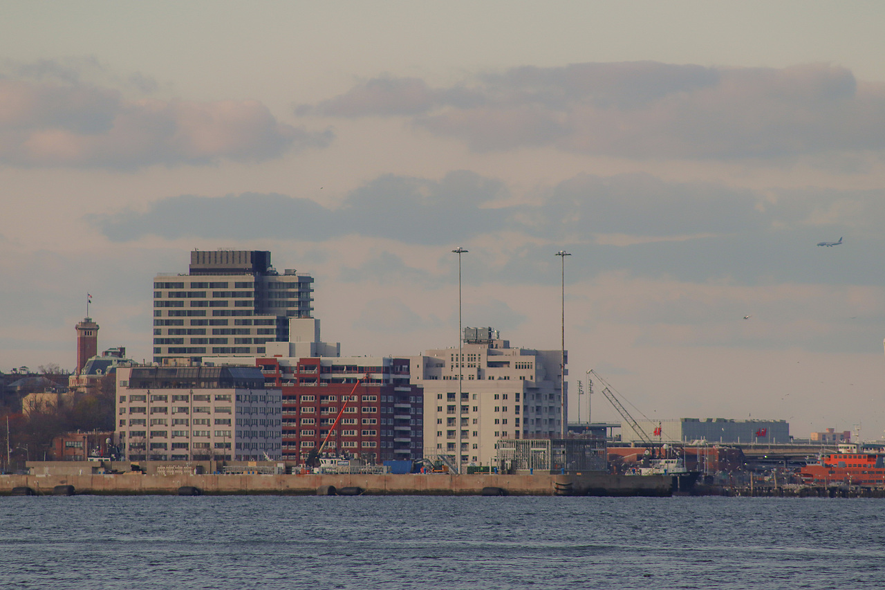 黄昏下的曼哈顿世贸中心天际线