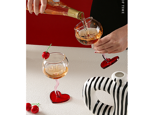 浪漫心底高脚杯