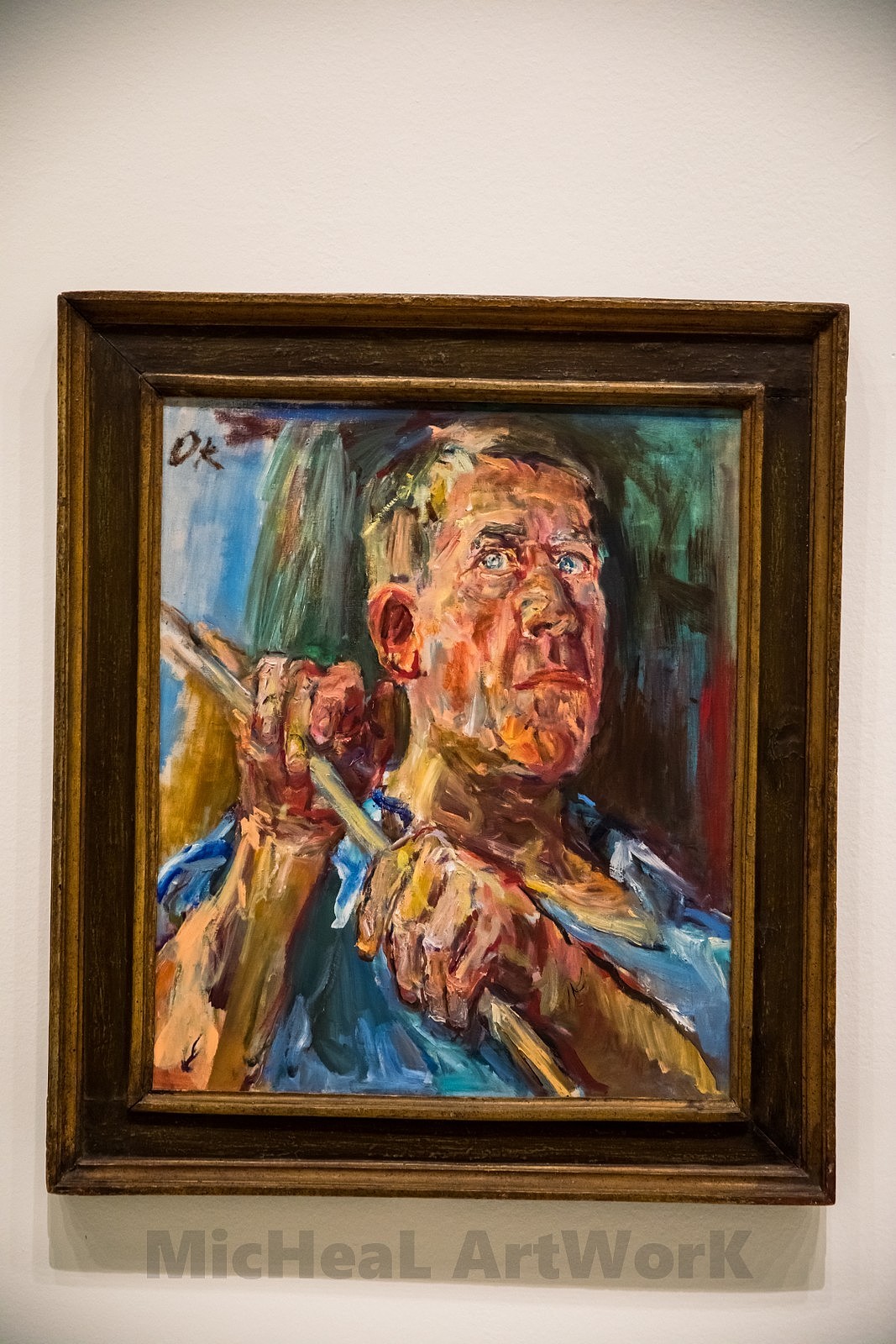 另外的一个特展是奥地利画家奥斯卡-科克什卡(Oskar Kokoshka)的大展,因其曾为克林姆特的学生并以强烈的表现主义风格为主,也算是维也纳分离派的一个重要成员,不过和其他分离派的风格多少还是有些差异,签名以O.K.为主,所以经常可以见到(产量不小,且生涯比较长)在纽约Klimt黄金夫人的美术馆里就只有三位画家的画,克林姆特,席勒以及OK。不过从我的角度而言并不是特别欣赏的来,偶尔有几幅很带劲的也确实,但是大部分我都fine thanku。
<br>