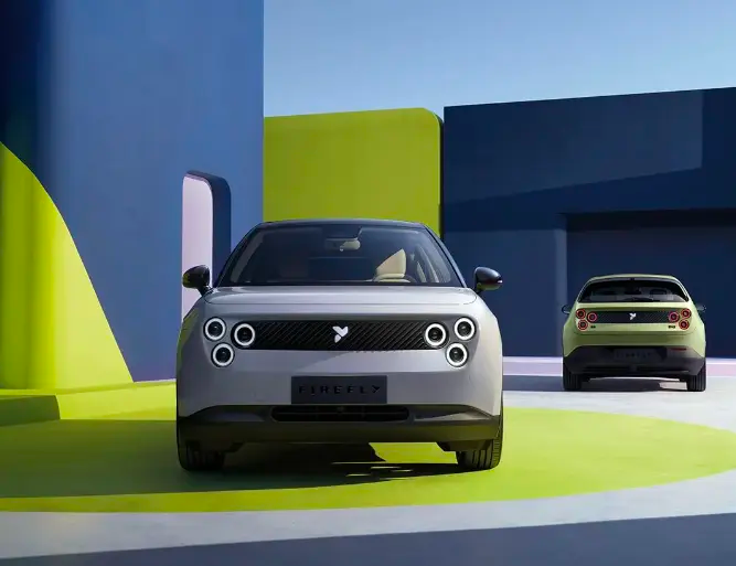 Adidas推出可拆卸运动鞋/被蔚来汽车“萤火虫”丑哭了/隈研吾推出两款木制圣诞树雕塑