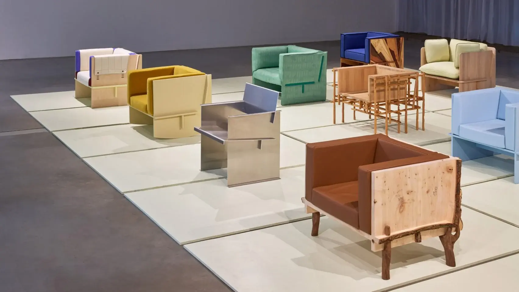 Adidas推出可拆卸运动鞋/被蔚来汽车“萤火虫”丑哭了/隈研吾推出两款木制圣诞树雕塑