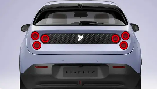 Adidas推出可拆卸运动鞋/被蔚来汽车“萤火虫”丑哭了/隈研吾推出两款木制圣诞树雕塑