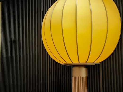 新年巨型灯笼：点亮新春的璀璨符号