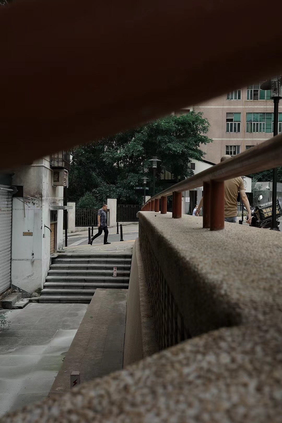 我的2024年街拍集（图ZMzgzMTI4MDQ0） - 人文/纪实摄影 - 站酷设计师香蕉皮109原创素材 - 站酷ZCOOL
