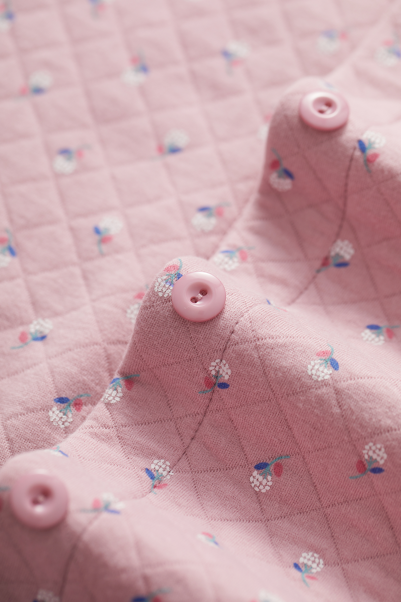 保暖衣夹棉开衫家居服冬季静物拍摄（图ZMzgzMjA5OTcy） - 产品摄影 - 站酷设计师康文斌原创素材 - 站酷ZCOOL